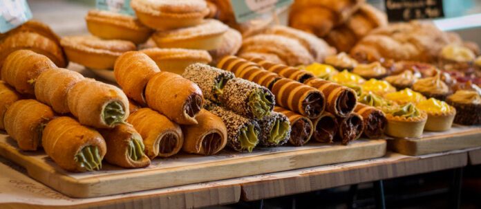 Close up of tray of delicious Italian Cannoli