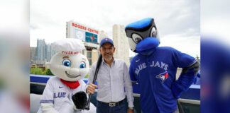 Pizza Nova Blue Jays Mascots with Fan