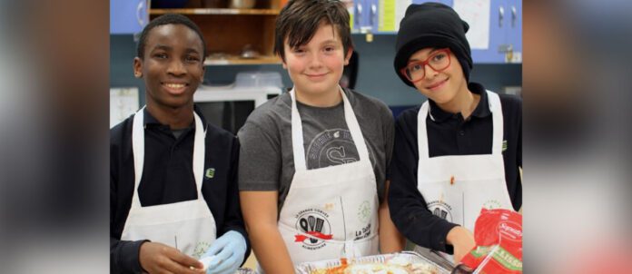 Photo of teenagers participating in Kitchen Brigades program